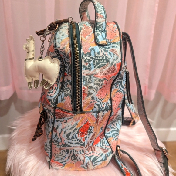 Retro Print Backpack - Picture 2 of 9